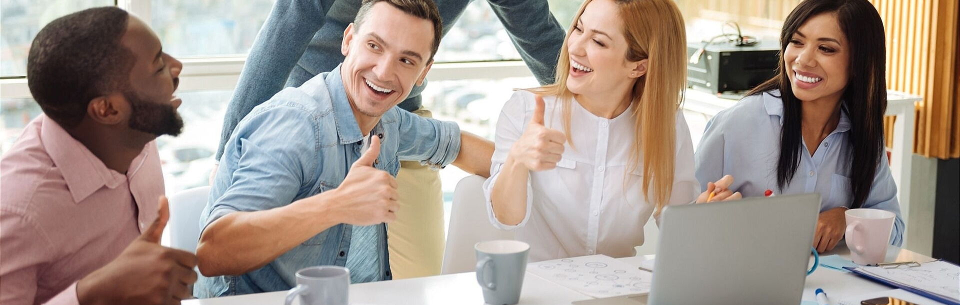 Teilnehmende des English Program Zug finden gemeinsam eine Lösung